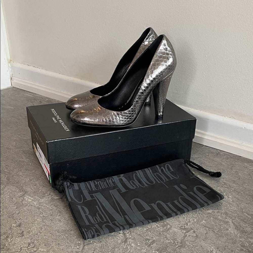 Rodolphe Menudier Paris Shimmering Snakeskin Patterned Silver Heels